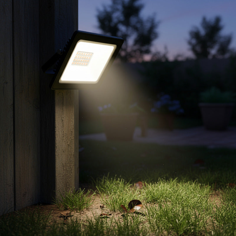 Reflector Led 50w Proyector Luz Fría Candela Carcasa Negro Luz Blanco Frío